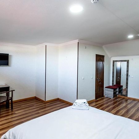 Garden Plaza Hotel Navoi Kültér fotó