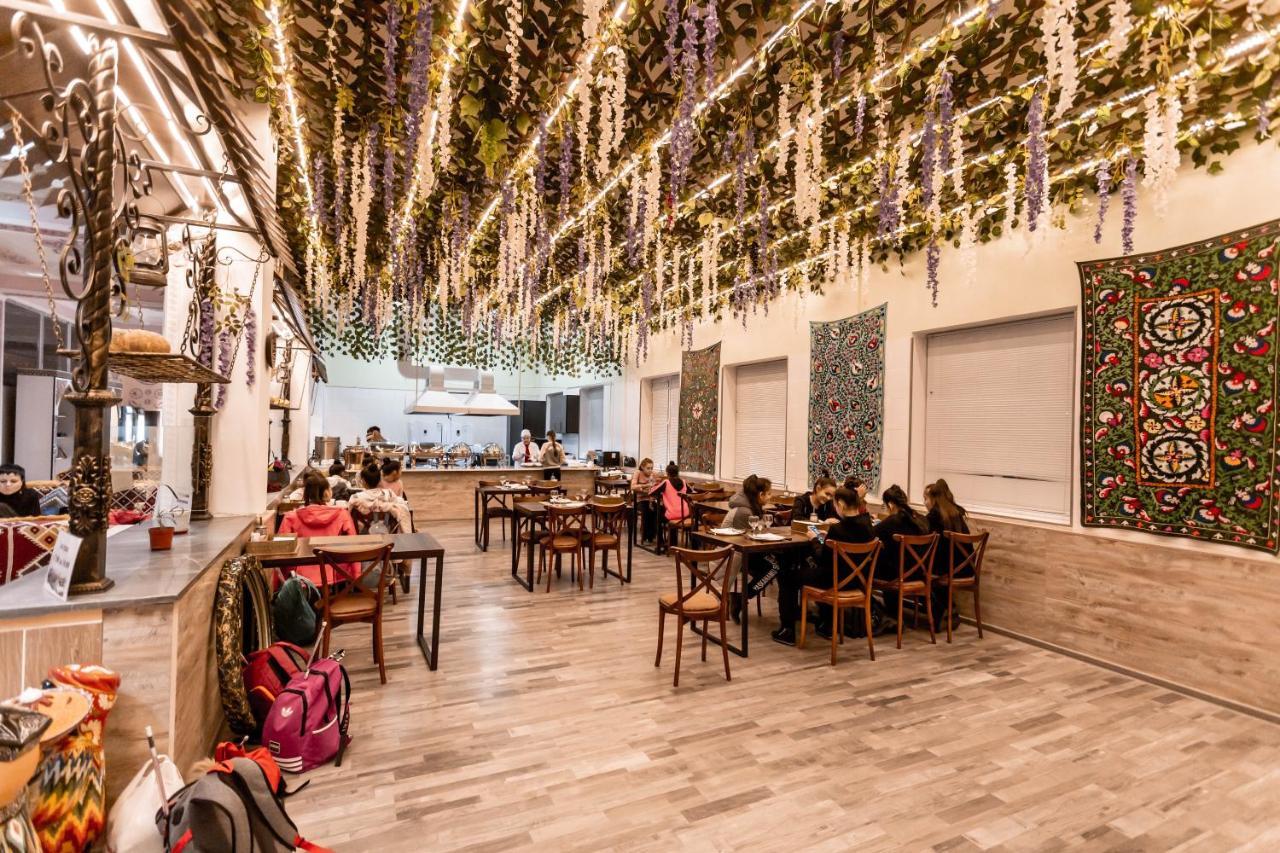 Garden Plaza Hotel Navoi Kültér fotó