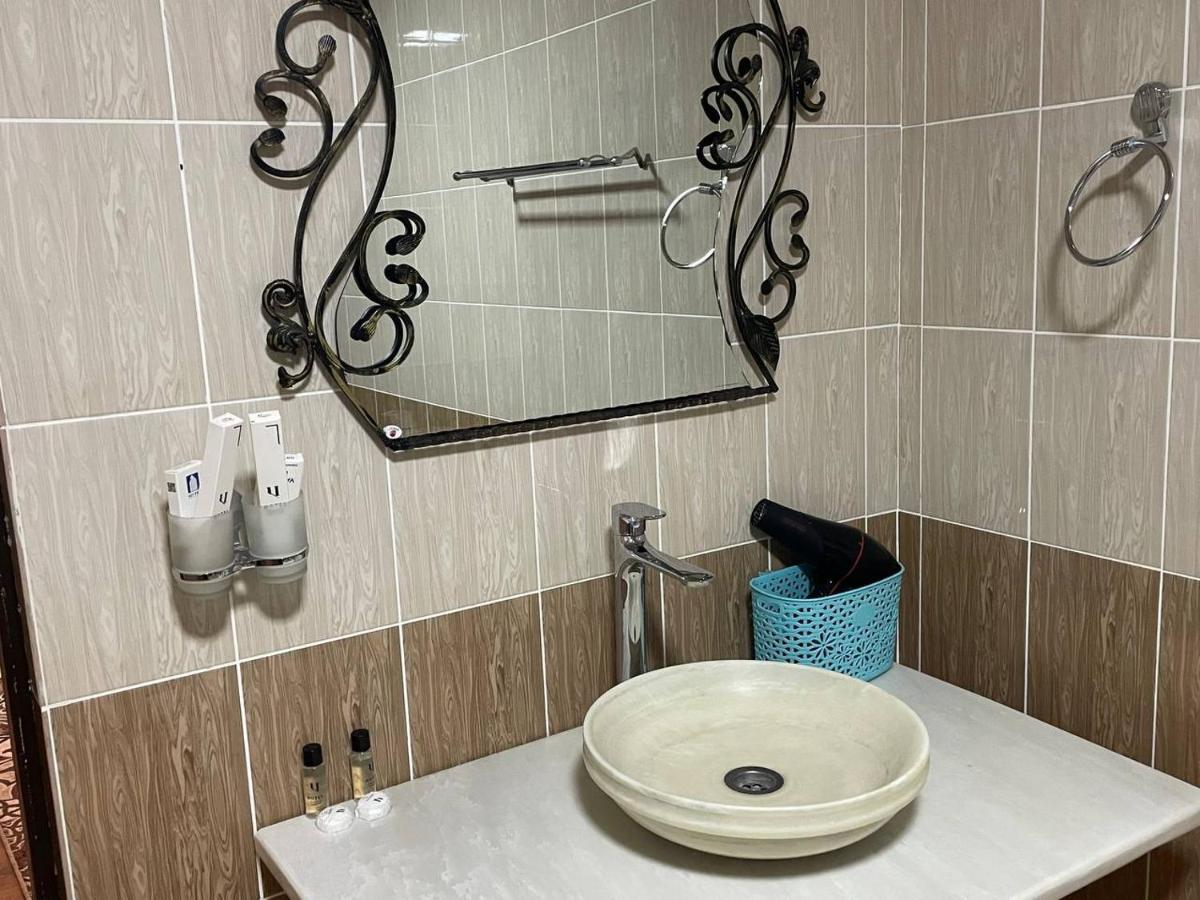 Garden Plaza Hotel Navoi Kültér fotó