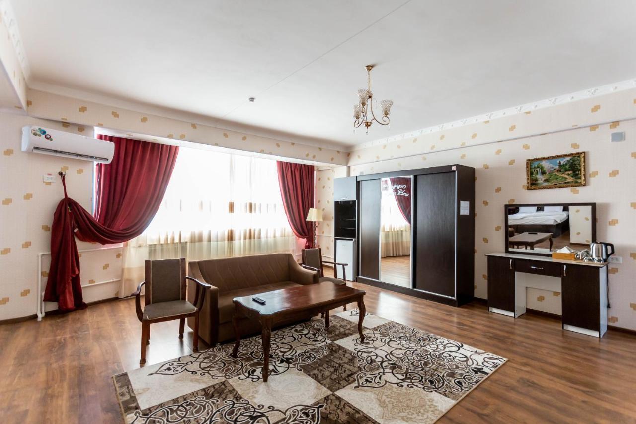 Garden Plaza Hotel Navoi Kültér fotó